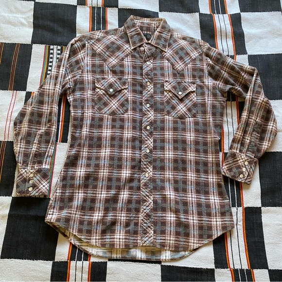 Vintage JC Penney Pearl Snap Flannel button up shirt. Size 15.5-33. Pockets! - Picture 2 of 15